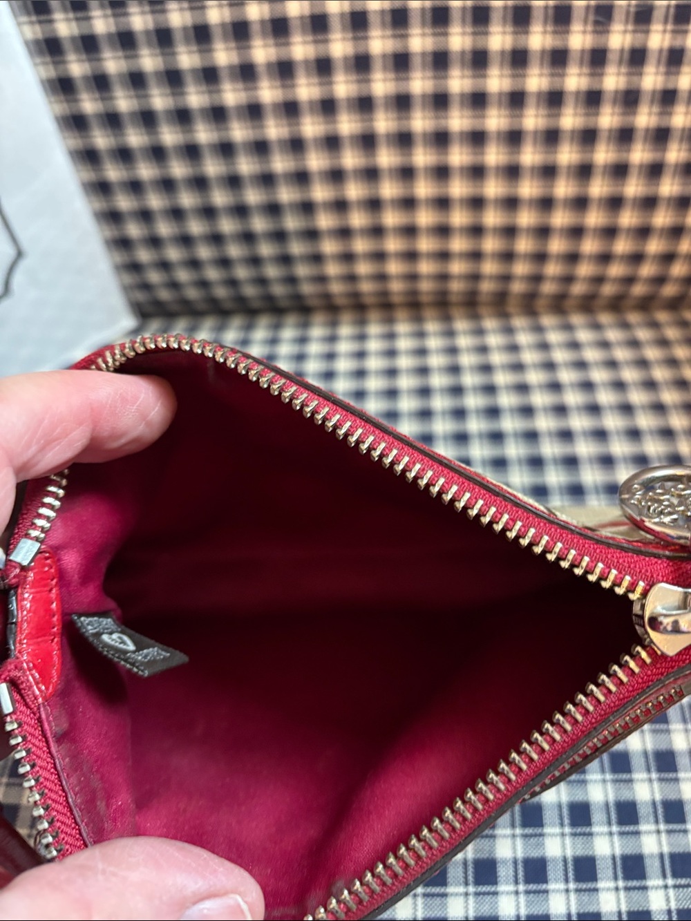 Coach, secret admirer Signature Canvas large Wristlet in Red, limited edition - Picture 8 of 10